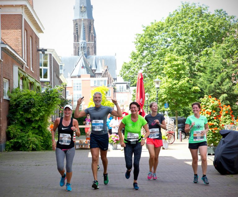 DEN HAAG - De eerste editie van de NN Den Haag Urban Trail. De deelnemers rennen 10 kilometer dwars door historische plekken van Den Haag. Foto Bart Hoogveld